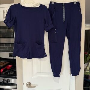 Jaanuu navy scrub set